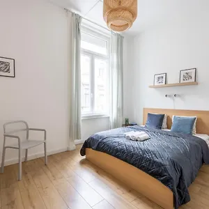 Grand With 5bedrm 2bathroom Apartment Budapest