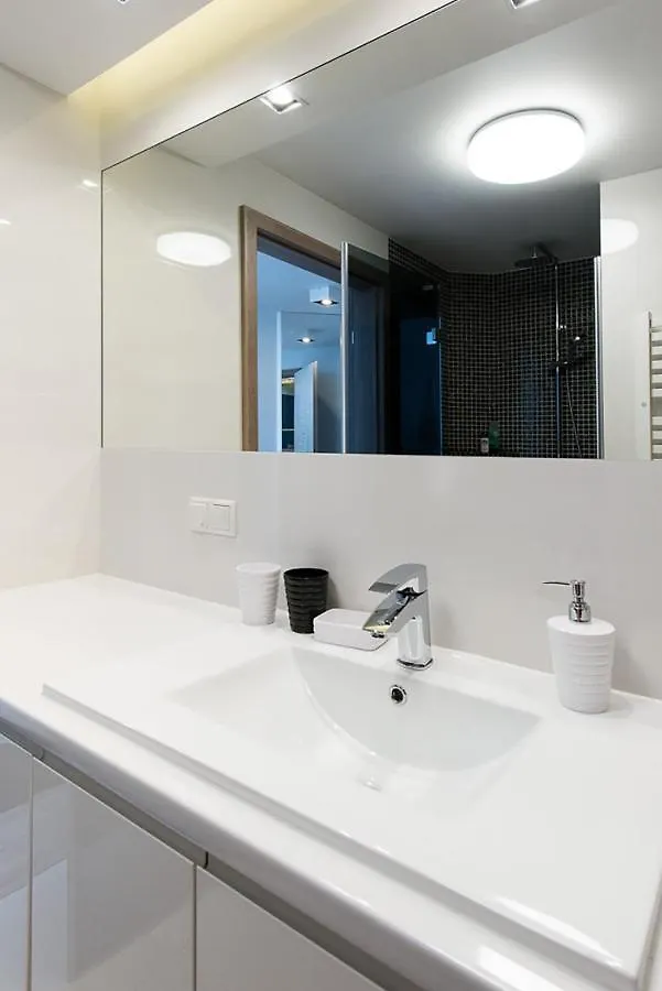 Cozy And Large 62 M2 Apartment With Air Conditioning, Old Town Krakau